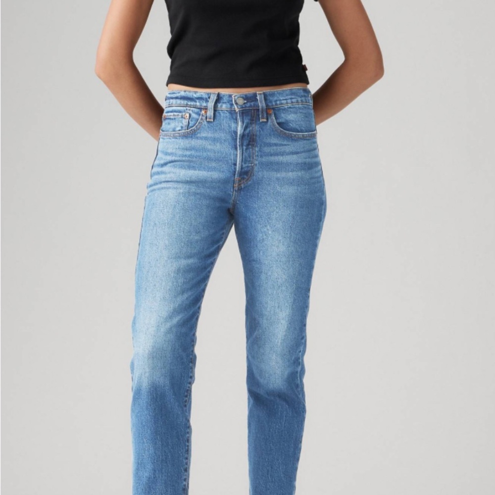 Classic Blue Levi’s Women's Wedgie Jeans Size 27